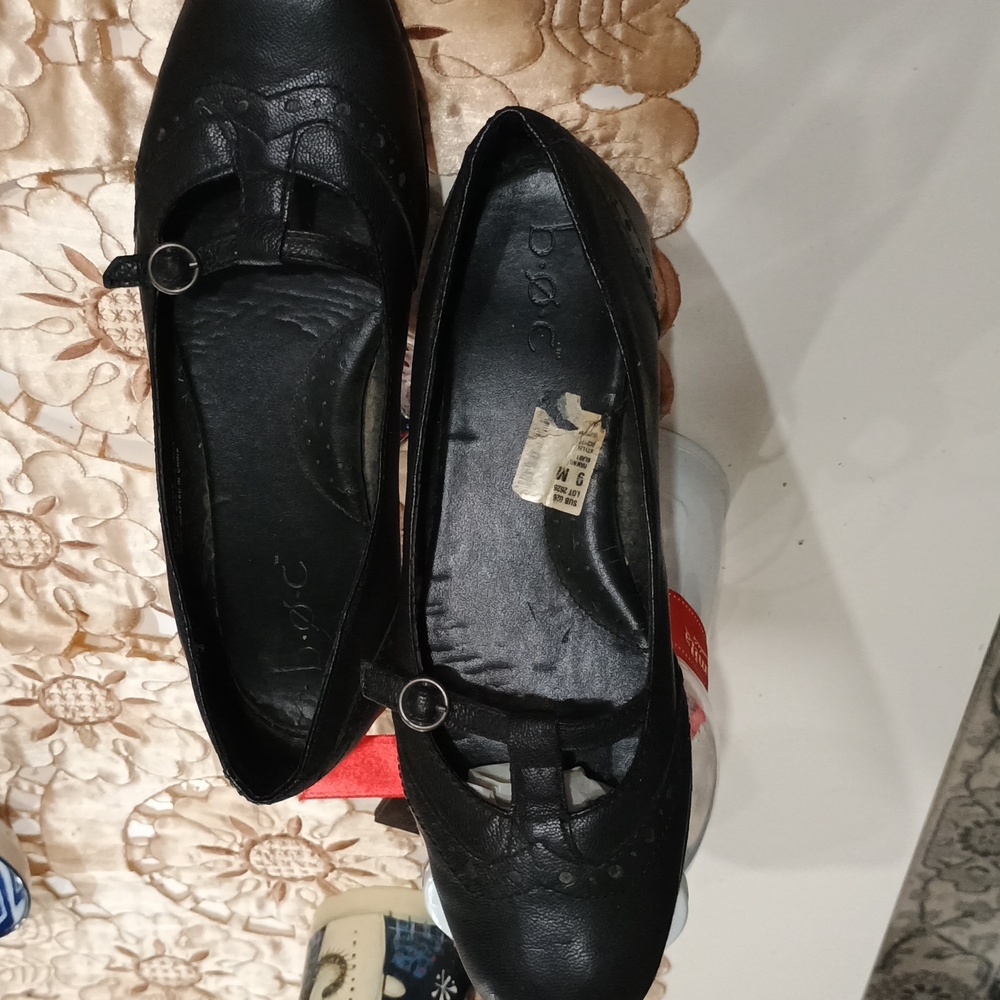 b.o.c. Black Leather Loafers with Buckle Accent